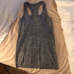 BRAND NEW lulu lemon grey workout top SIZE 4